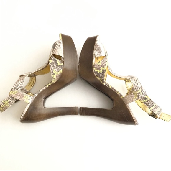 Carlos by Carlos Santana Cavort Snake Print Heels - Picture 6 of 7